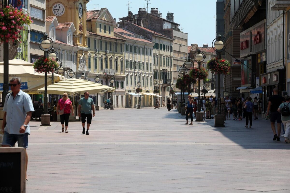 Rijeka: Građani se rashlađuju na razne načine