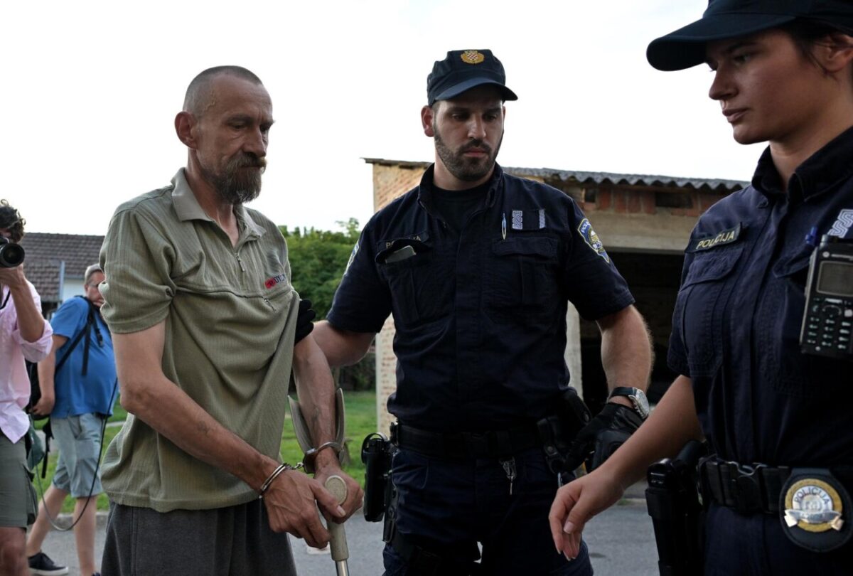 Ubojica iz Daruvara priveden u zgradu policijske uprave u Bjelovaru