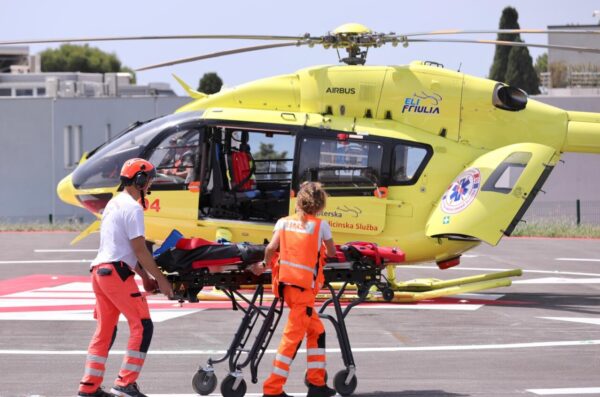 Split: Helikopterom hitne medicinske službe dovezen pacijent u Firule Split: Helikopterom hitne medicinske službe dovezen pacijent u Firule