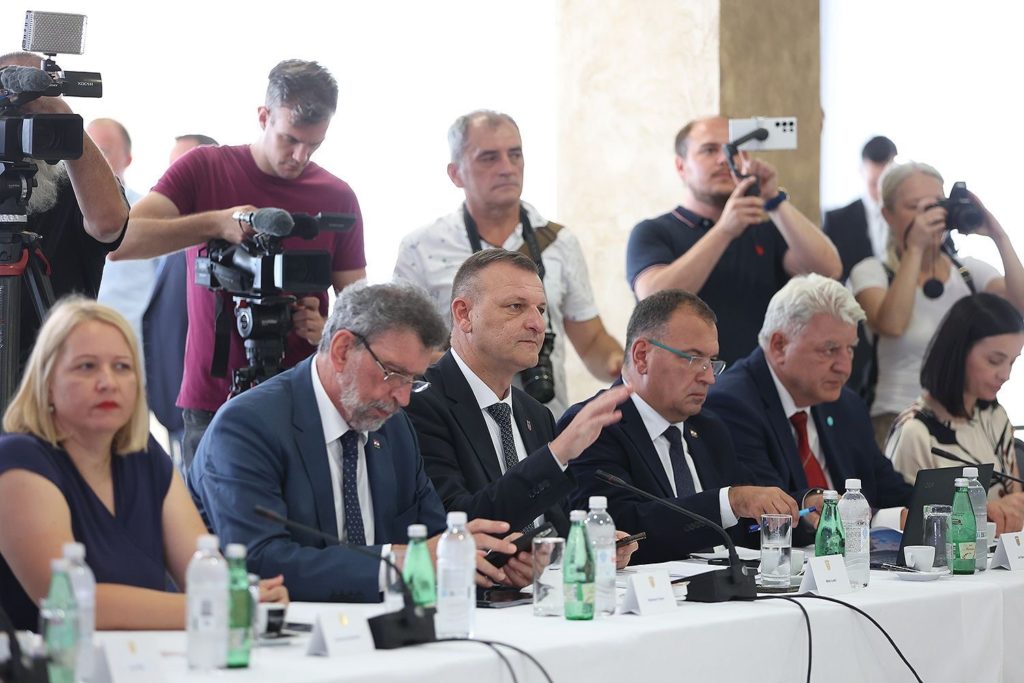 pgž sastanak vlade komadina (4) pgž sastanak vlade komadina (4)