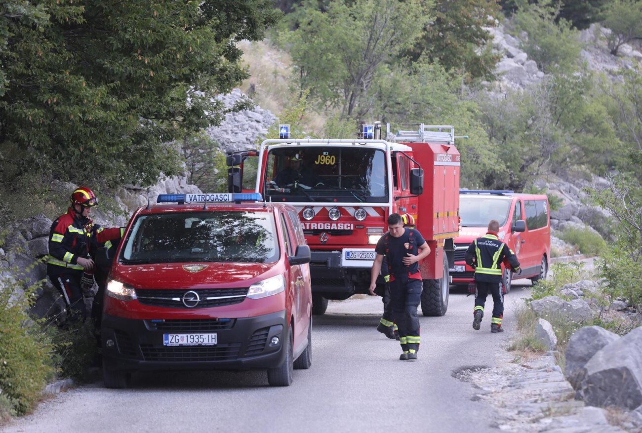 Makarska: Vatrogasci na zgarištu u parku prirode Biokovo Makarska: Vatrogasci na zgarištu u parku prirode Biokovo