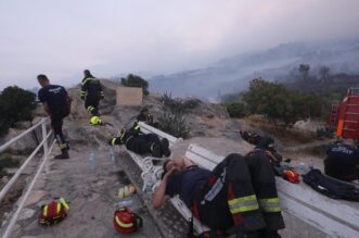 Makarska: Umorni vatrogasci dočekali su jutro na požarištu