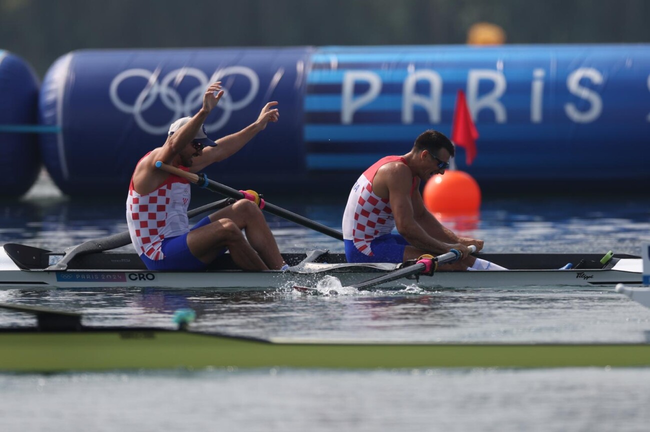 Pariz: Braća Sinković osvojila zlato na Olimpijskim igrama u dvojcu bez kormilara Pariz: Braća Sinković osvojila zlato na Olimpijskim igrama u dvojcu bez kormilara