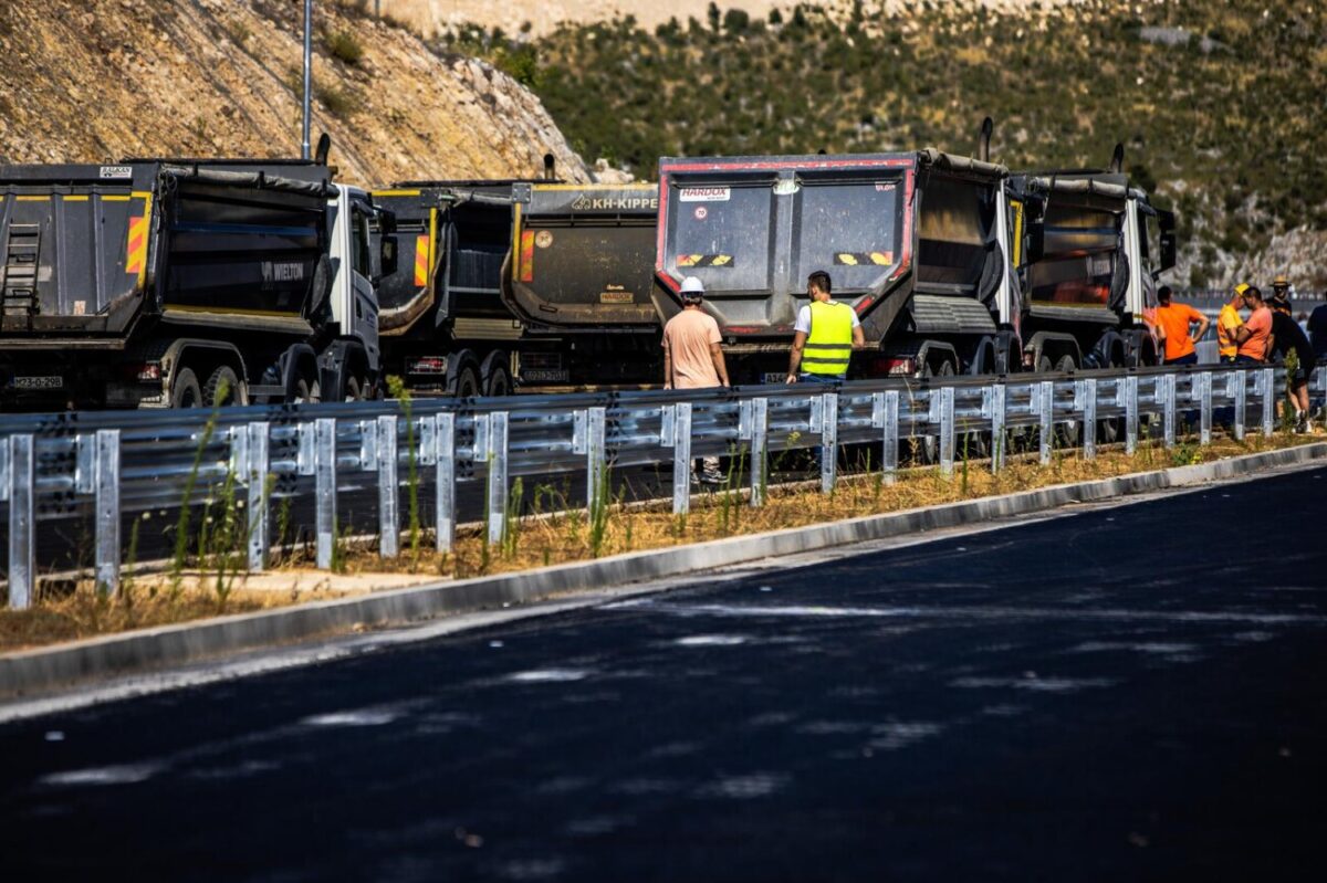 Čapljina: Kamioni testirali most 