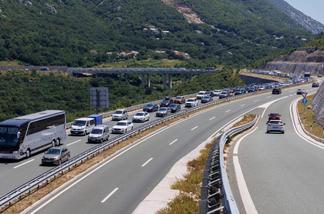 Gužve na autocesti A7 u smjeru Krčkog mosta Gužve na autocesti A7 u smjeru Krčkog mosta