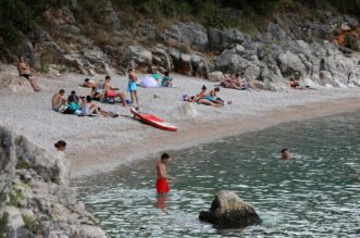 Rijeka: Rijetki kupa?i na plai Nova voda