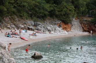 Rijeka: Rijetki kupači na plaži Nova voda