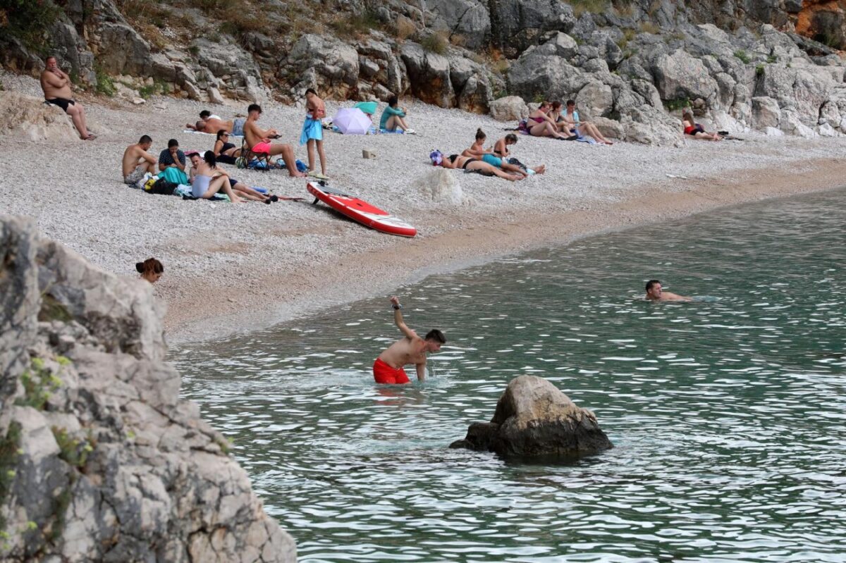 Rijeka: Rijetki kupači na plaži Nova voda