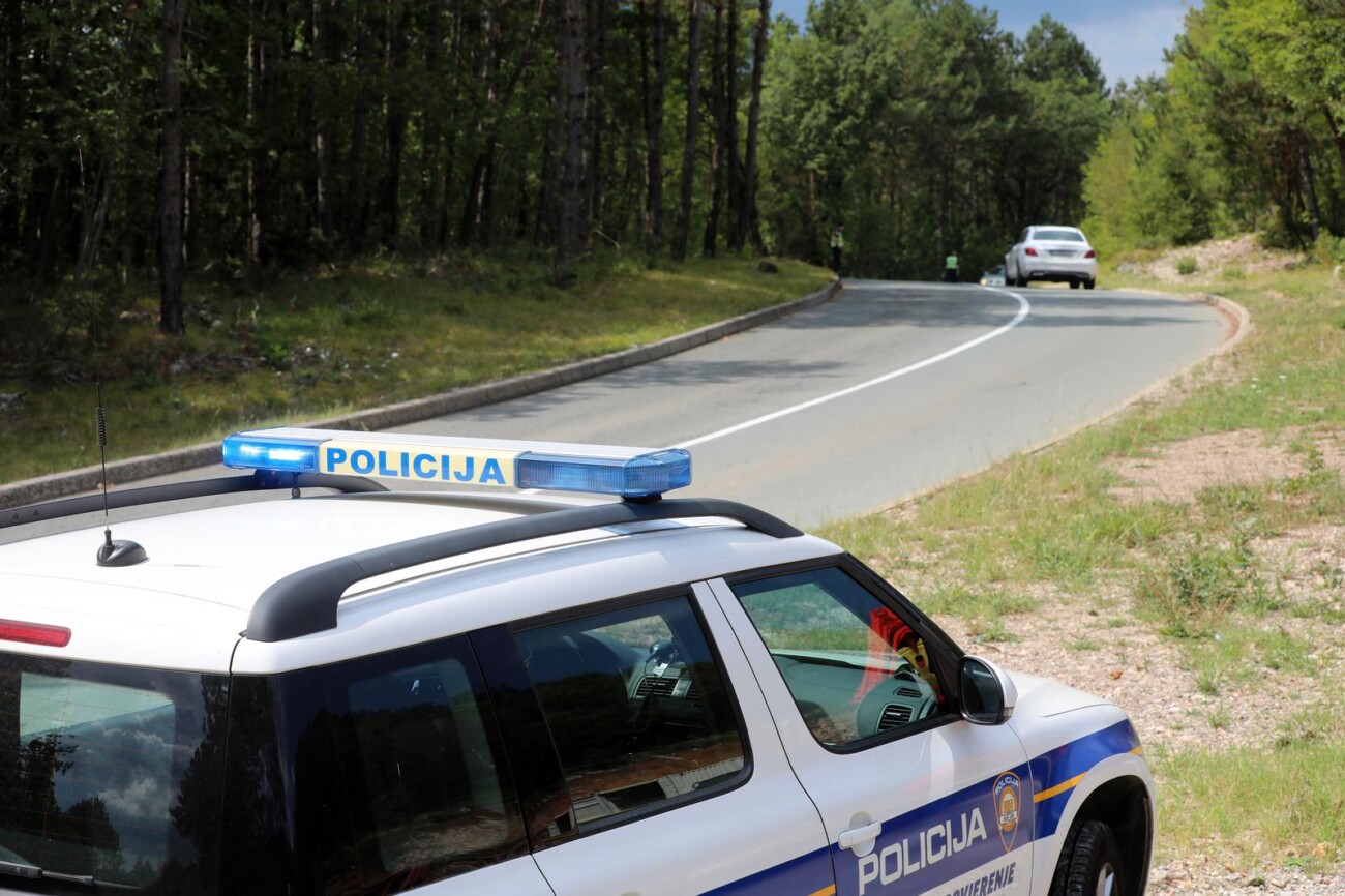 Klana: Dvije osobe poginule u slijetanju motocikla s ceste nedaleko od Rijeke Klana: Dvije osobe poginule u slijetanju motocikla s ceste nedaleko od Rijeke