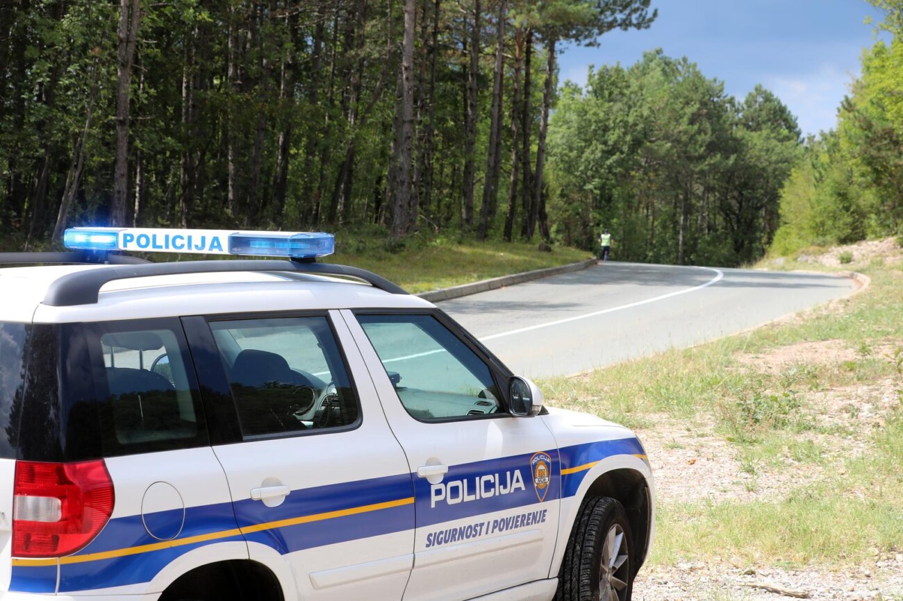 Klana: Dvije osobe poginule u slijetanju motocikla s ceste nedaleko od Rijeke Klana: Dvije osobe poginule u slijetanju motocikla s ceste nedaleko od Rijeke