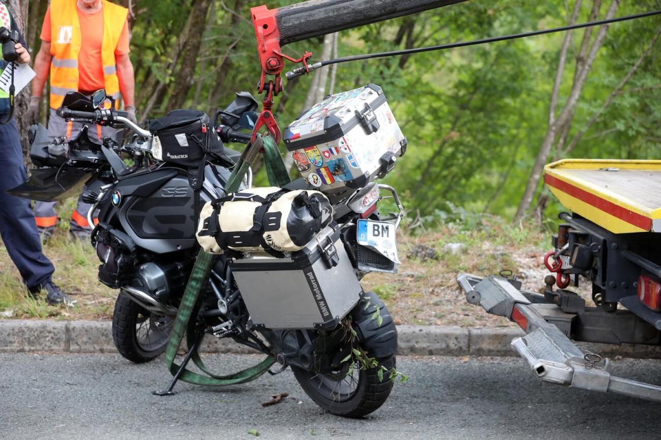 Klana: Dvije osobe poginule u slijetanju motocikla s ceste nedaleko od Rijeke Klana: Dvije osobe poginule u slijetanju motocikla s ceste nedaleko od Rijeke