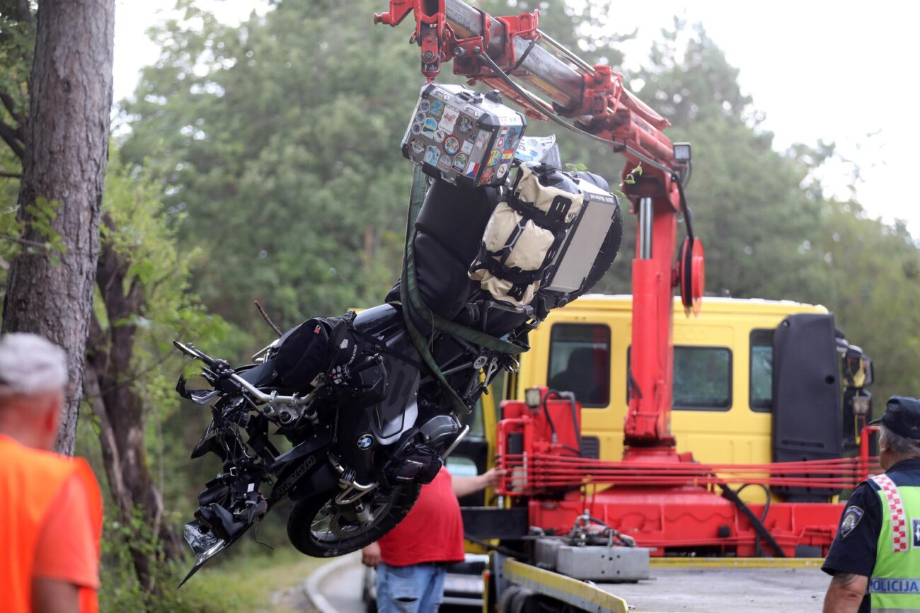 Klana: Dvije osobe poginule u slijetanju motocikla s ceste nedaleko od Rijeke Klana: Dvije osobe poginule u slijetanju motocikla s ceste nedaleko od Rijeke