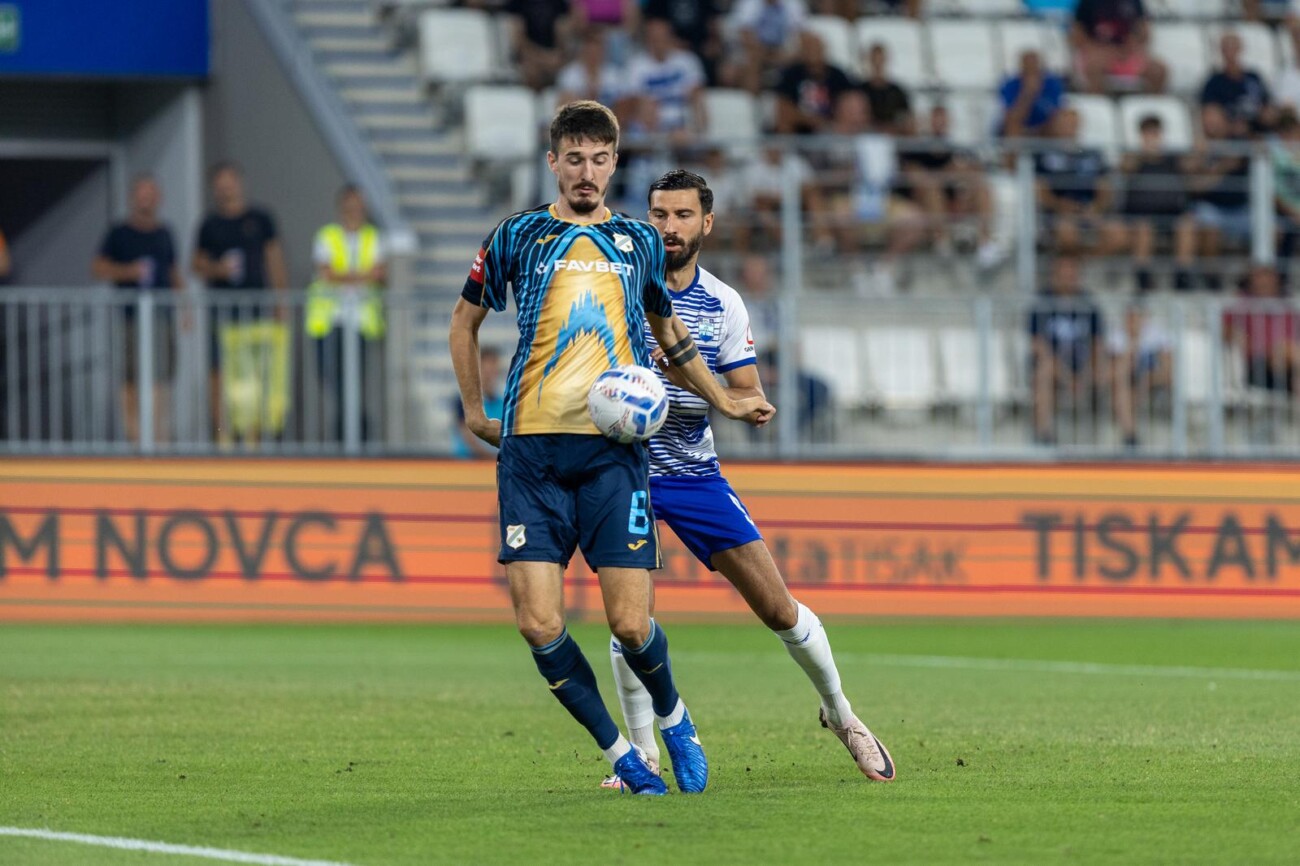 Osijek i Rijeka sastali se u 4. kolu SuperSport HNL-a Osijek i Rijeka sastali se u 4. kolu SuperSport HNL-a