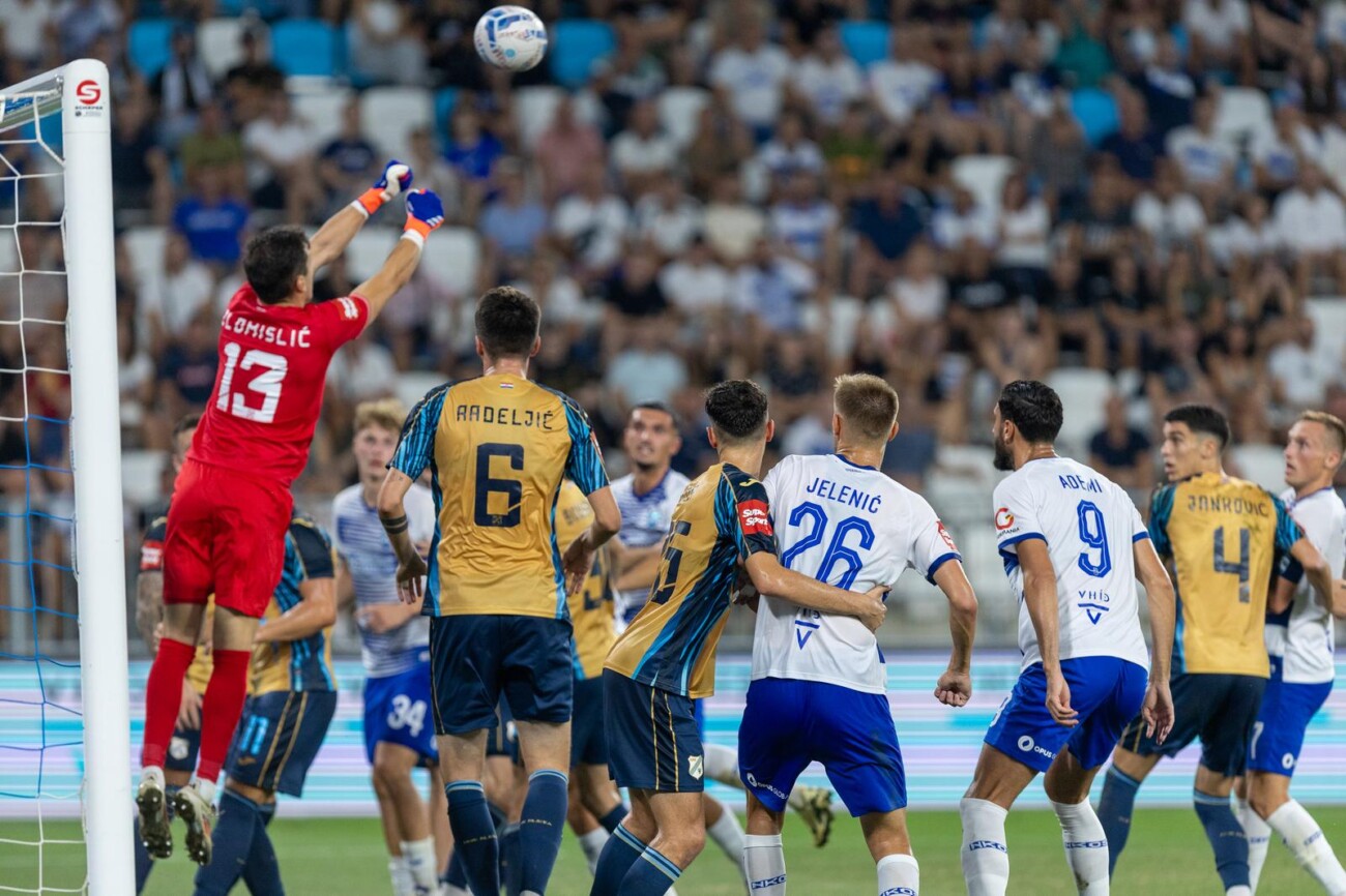 Osijek i Rijeka sastali se u 4. kolu SuperSport HNL-a Osijek i Rijeka sastali se u 4. kolu SuperSport HNL-a