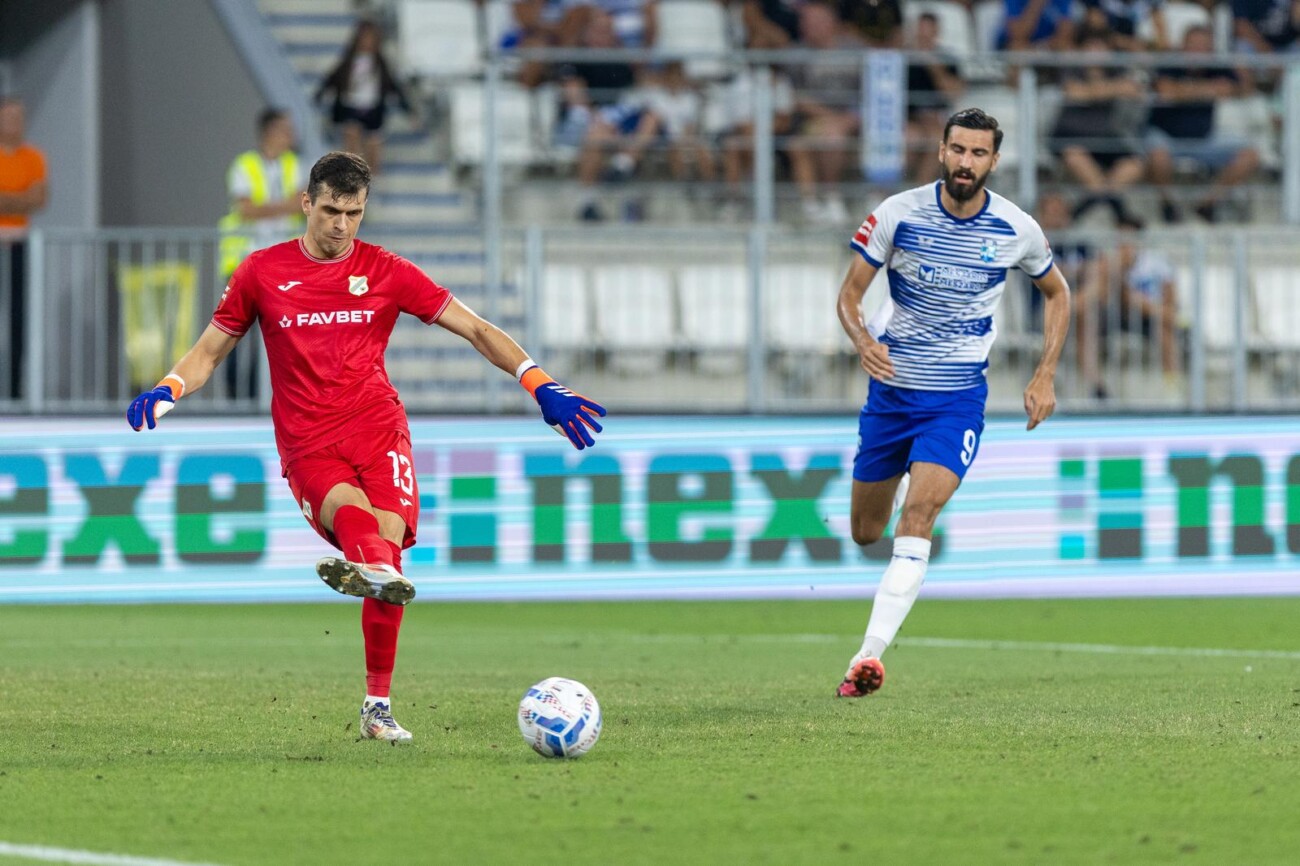 Osijek i Rijeka sastali se u 4. kolu SuperSport HNL-a Osijek i Rijeka sastali se u 4. kolu SuperSport HNL-a