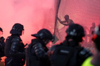 Ljubljana: Armada bakljadom prekinula utakmicu, policija morala isprazniti tribinu