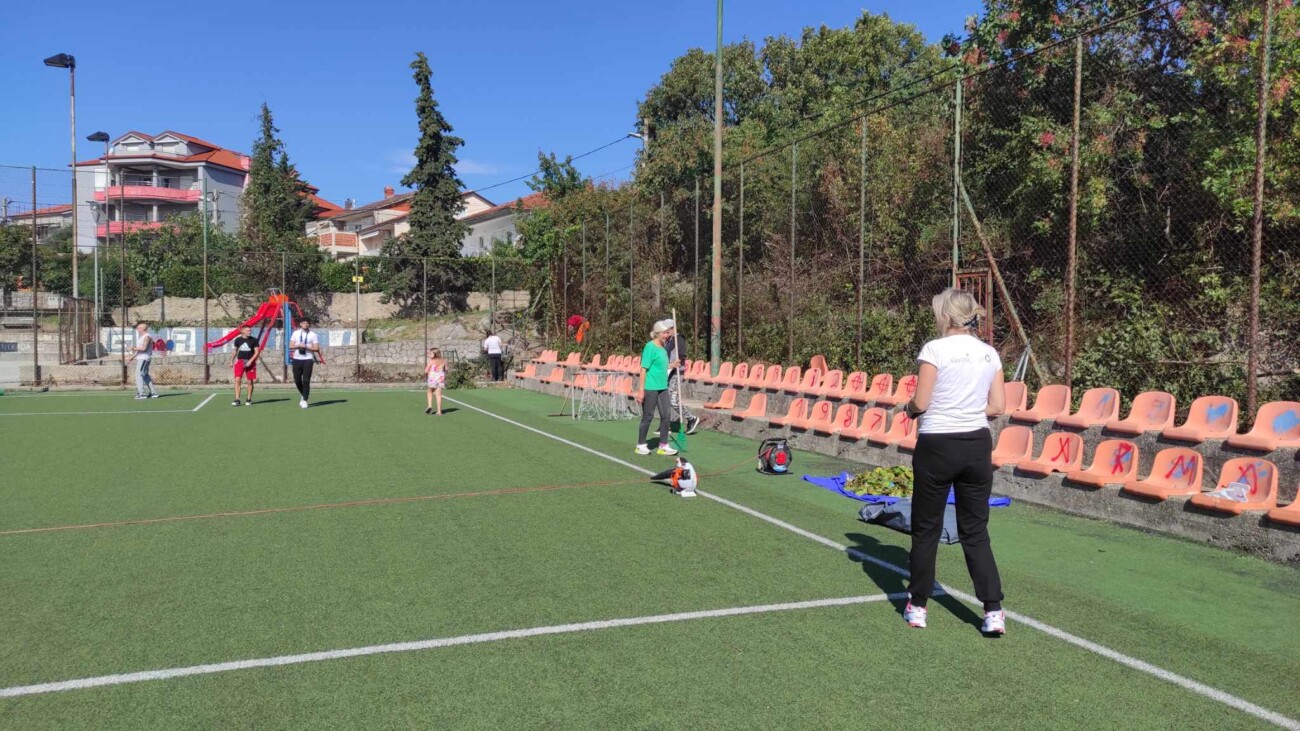 Čišćenje-tribina-nogometnog-igrališta Čišćenje-tribina-nogometnog-igrališta