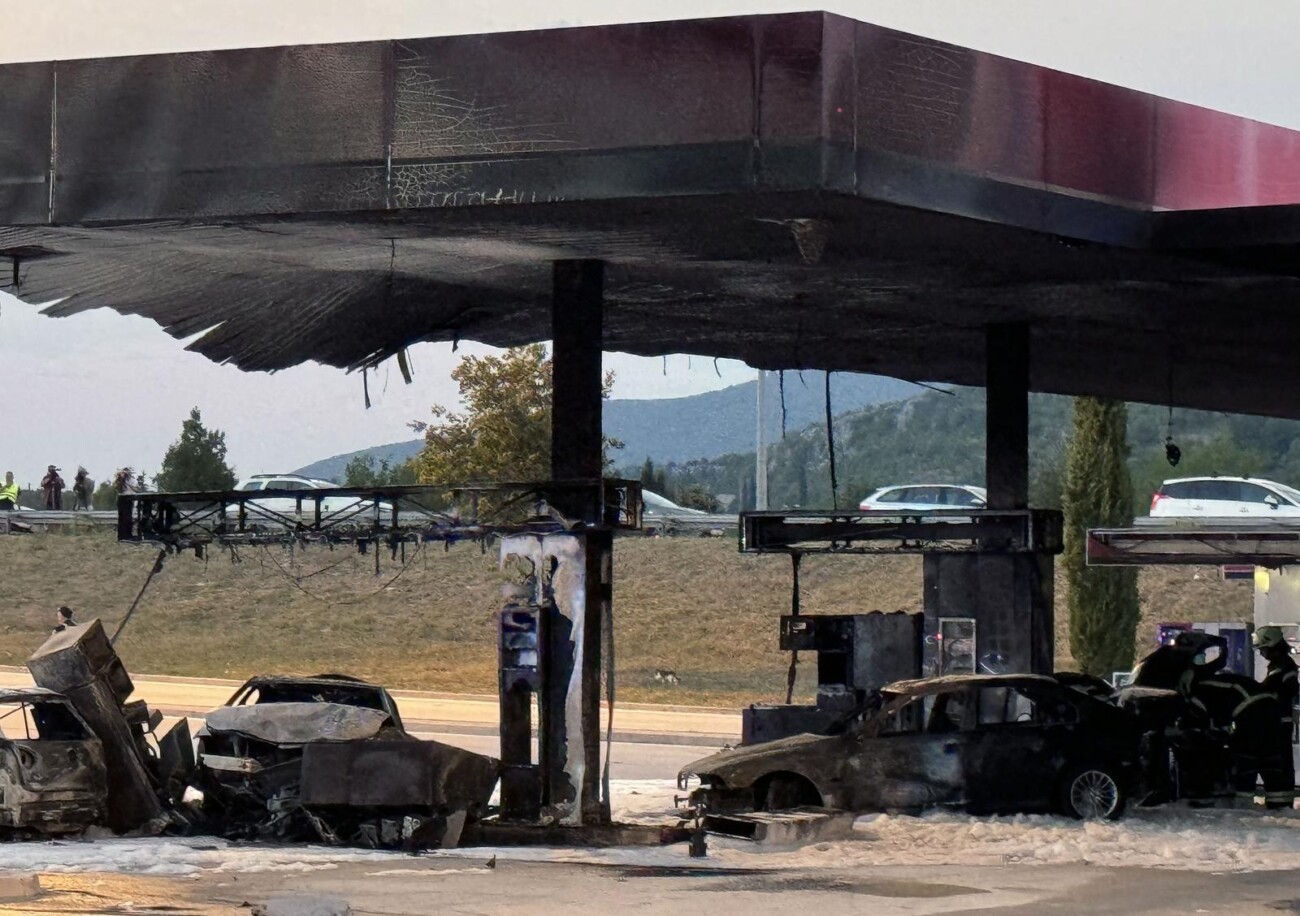 Strava na A1: Automobilom se zabio u benzinsku, jedna osoba poginula Strava na A1: Automobilom se zabio u benzinsku, jedna osoba poginula