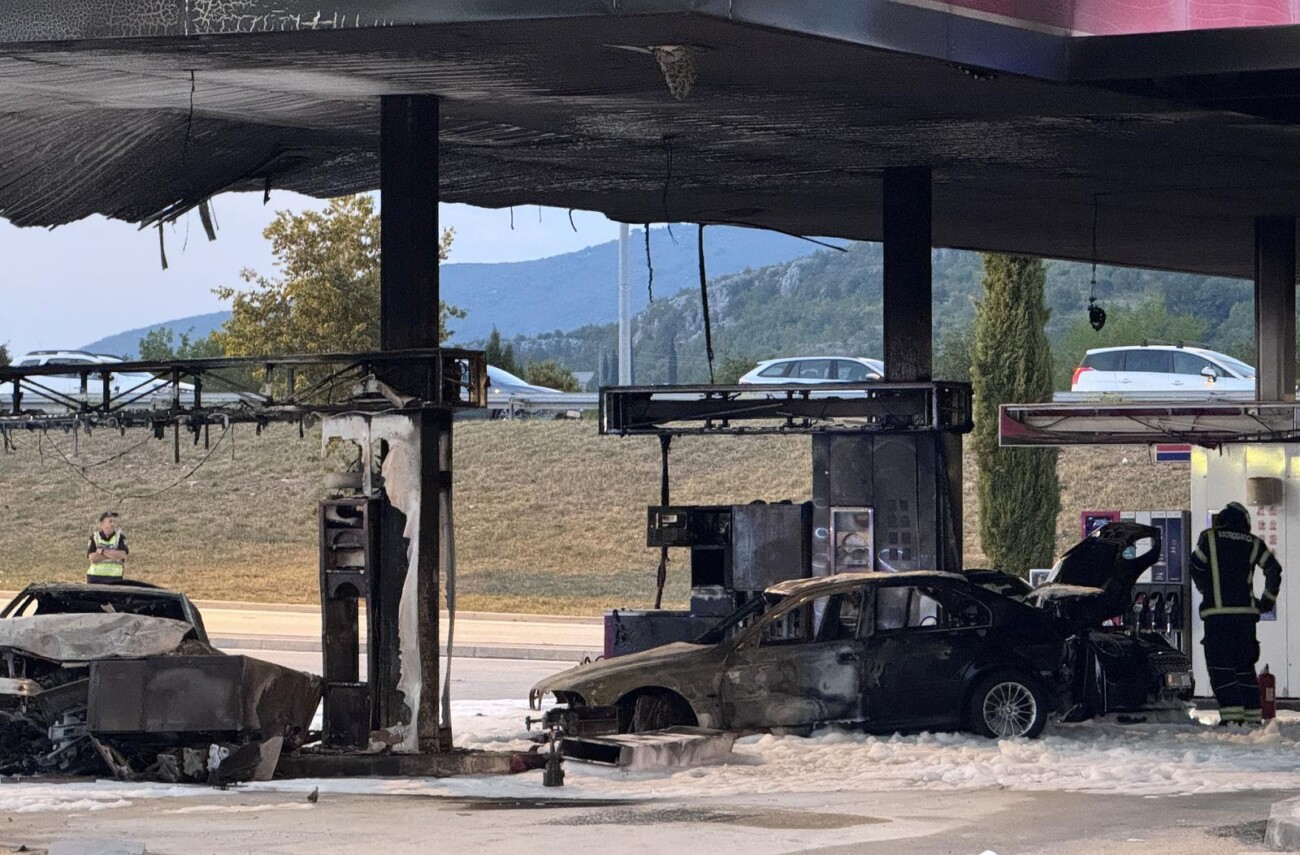 Strava na A1: Automobilom se zabio u benzinsku, jedna osoba poginula Strava na A1: Automobilom se zabio u benzinsku, jedna osoba poginula