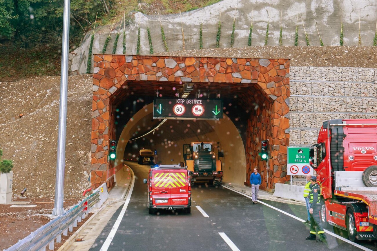 Obilazak dovršene nove cijevi Tunela Učka koja se danas pušta u promet Obilazak dovršene nove cijevi Tunela Učka koja se danas pušta u promet