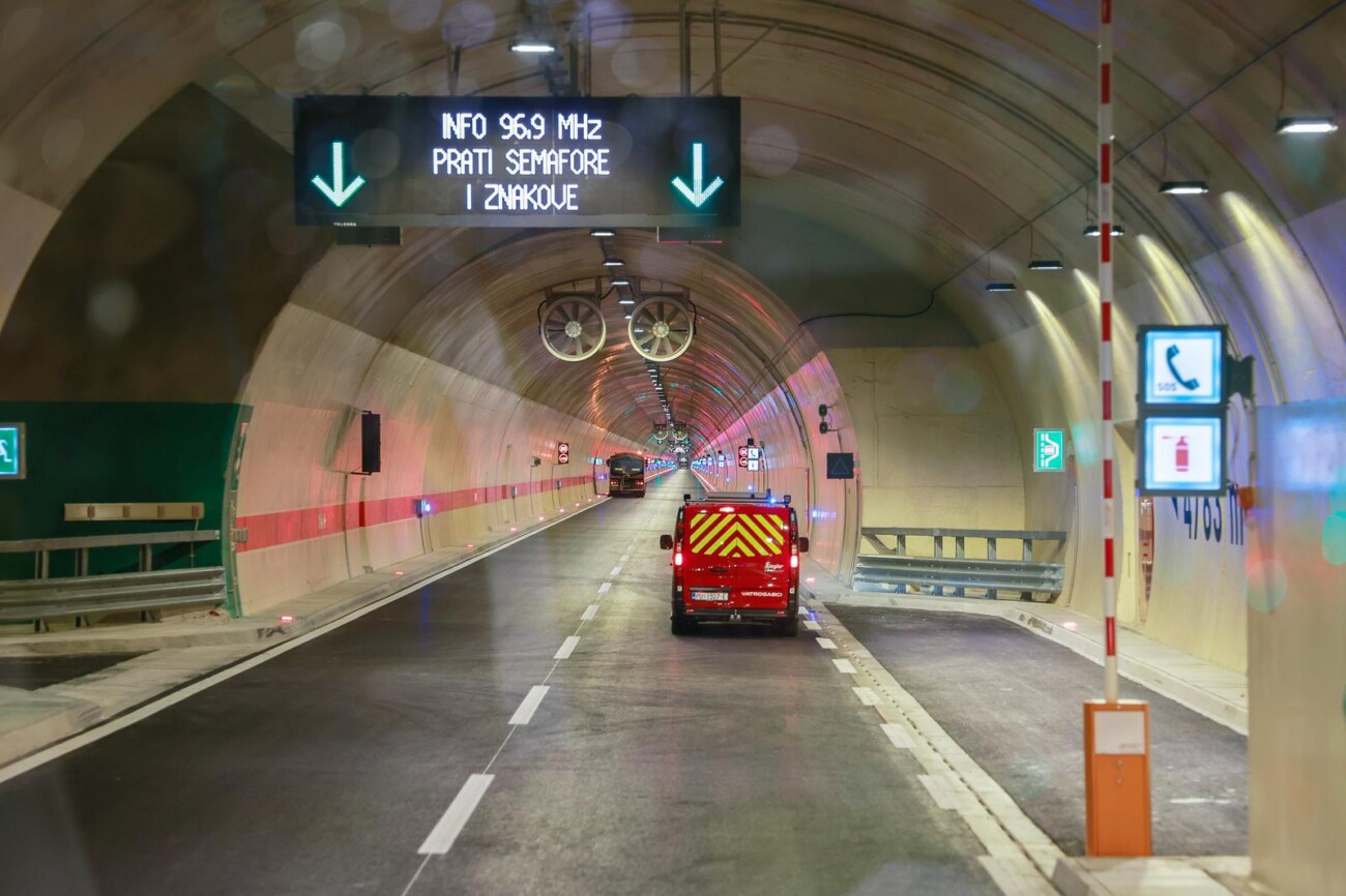 Obilazak dovršene nove cijevi Tunela Učka koja se danas pušta u promet Obilazak dovršene nove cijevi Tunela Učka koja se danas pušta u promet