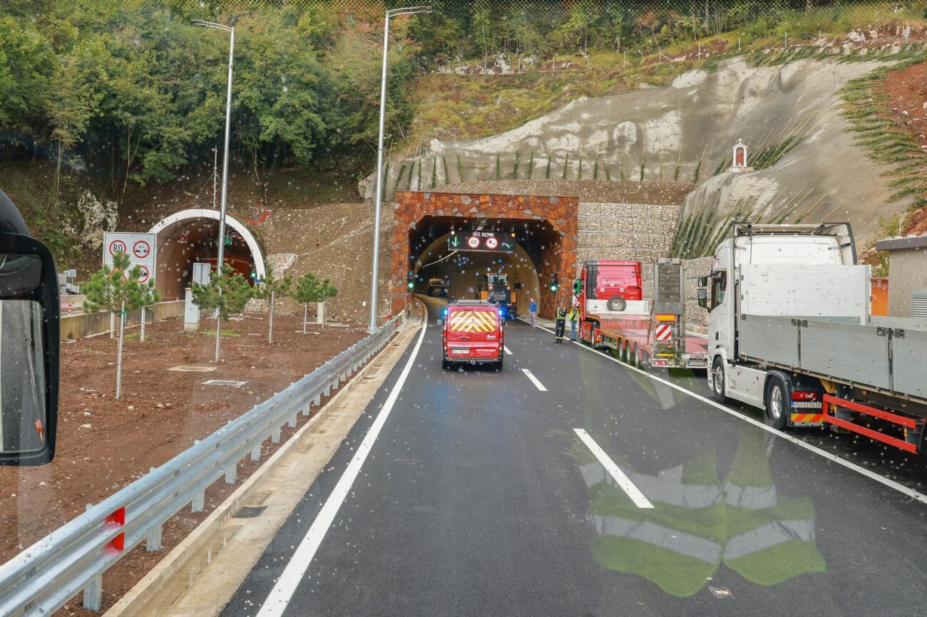 Obilazak dovršene nove cijevi Tunela Učka koja se danas pušta u promet Obilazak dovršene nove cijevi Tunela Učka koja se danas pušta u promet