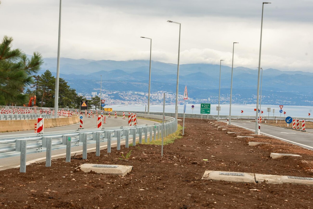 Obilazak dovršene nove cijevi Tunela Učka koja se danas pušta u promet Obilazak dovršene nove cijevi Tunela Učka koja se danas pušta u promet