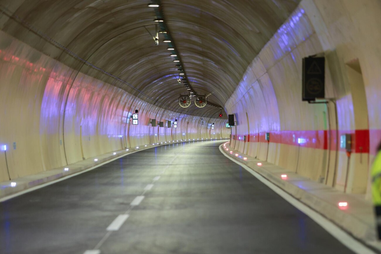 Obilazak dovršene nove cijevi Tunela Učka koja se danas pušta u promet Obilazak dovršene nove cijevi Tunela Učka koja se danas pušta u promet