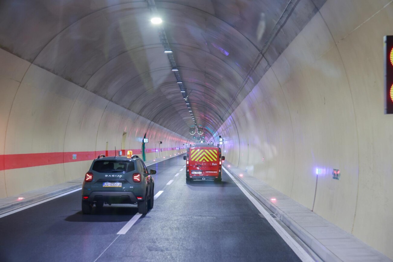 Obilazak dovršene nove cijevi Tunela Učka koja se danas pušta u promet Obilazak dovršene nove cijevi Tunela Učka koja se danas pušta u promet