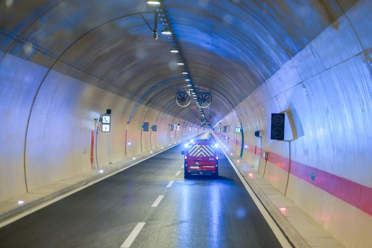 Obilazak dovršene nove cijevi Tunela Učka koja se danas pušta u promet Obilazak dovršene nove cijevi Tunela Učka koja se danas pušta u promet