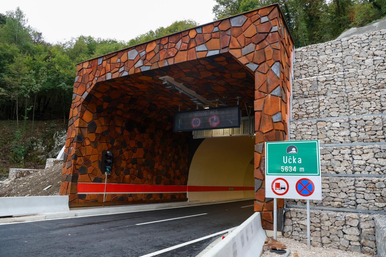 Obilazak dovršene nove cijevi Tunela Učka koja se danas pušta u promet Obilazak dovršene nove cijevi Tunela Učka koja se danas pušta u promet