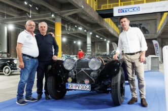 Rijeka: Izložba oldtimer automobila u Exportdrvu