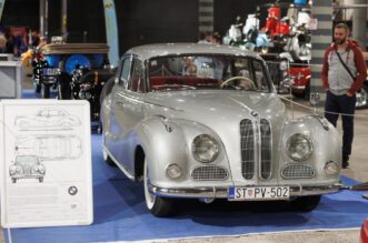 Rijeka: Izložba oldtimer automobila u Exportdrvu