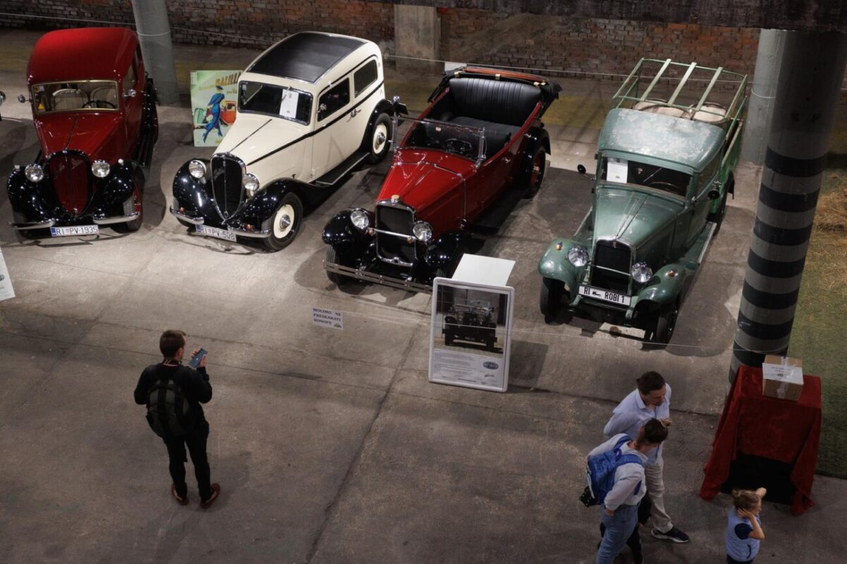 Rijeka: Izložba oldtimer automobila u Exportdrvu