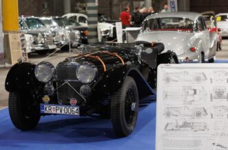 Rijeka: Izložba oldtimer automobila u Exportdrvu