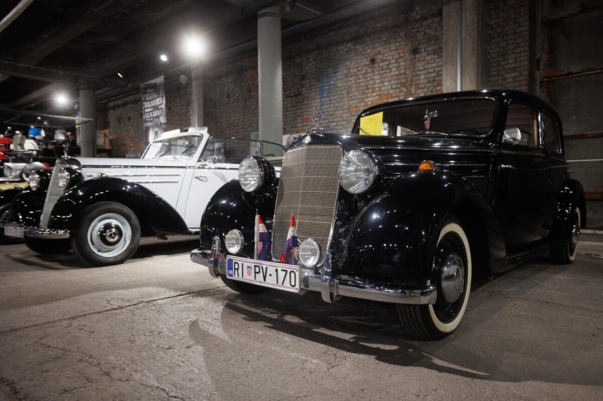 Rijeka: Izložba oldtimer automobila u Exportdrvu