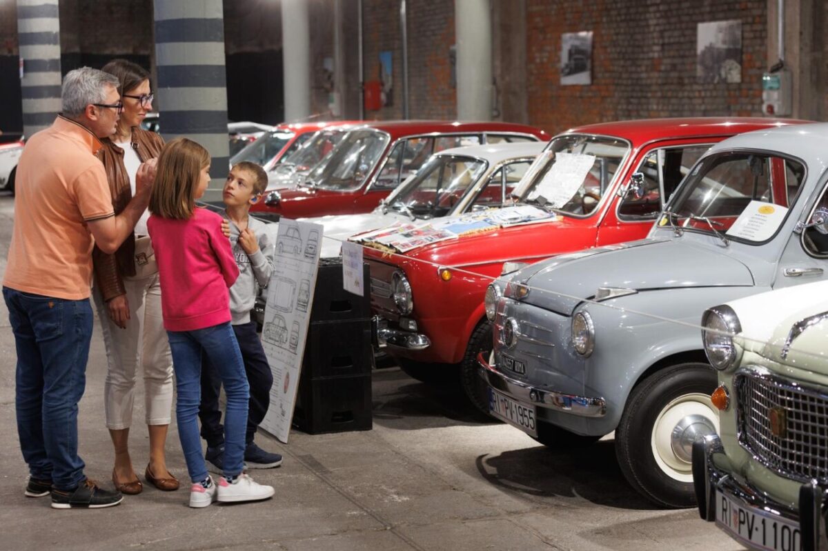 Rijeka: Izložba oldtimer automobila u Exportdrvu