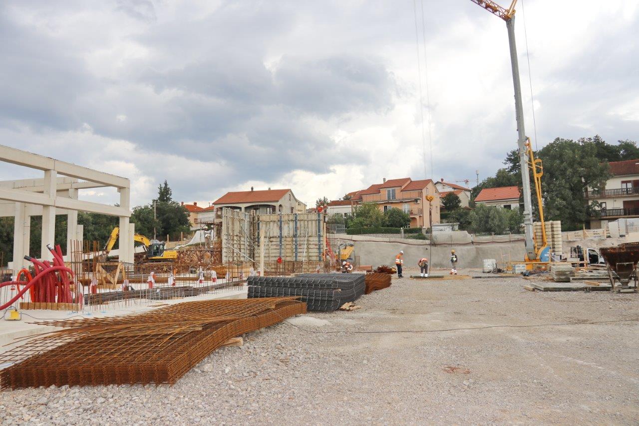 Polaganje-vremenske-kapsule-u-temelje-novog-Tehničko-servisnog-centra-Autokluba-Rijeka-na-Rujevici-14 Polaganje-vremenske-kapsule-u-temelje-novog-Tehničko-servisnog-centra-Autokluba-Rijeka-na-Rujevici-14