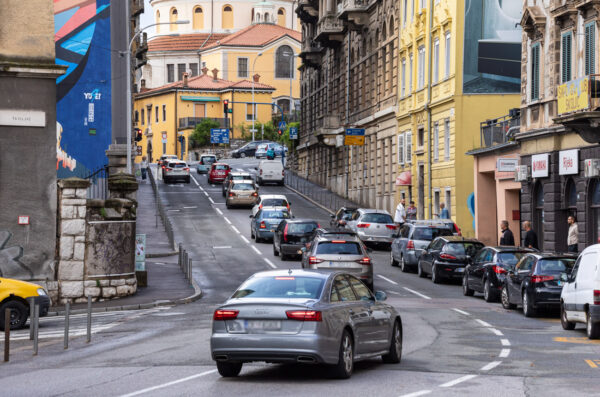 Ilustrativna rijeka školjić promet-50