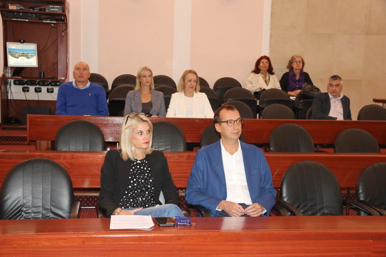 Održana-prezentacija-projekata-Riječkog-programa-lokalnog-partnerstva-realiziranih-u-2023.-godini-11 (1) Održana-prezentacija-projekata-Riječkog-programa-lokalnog-partnerstva-realiziranih-u-2023.-godini-11 (1)