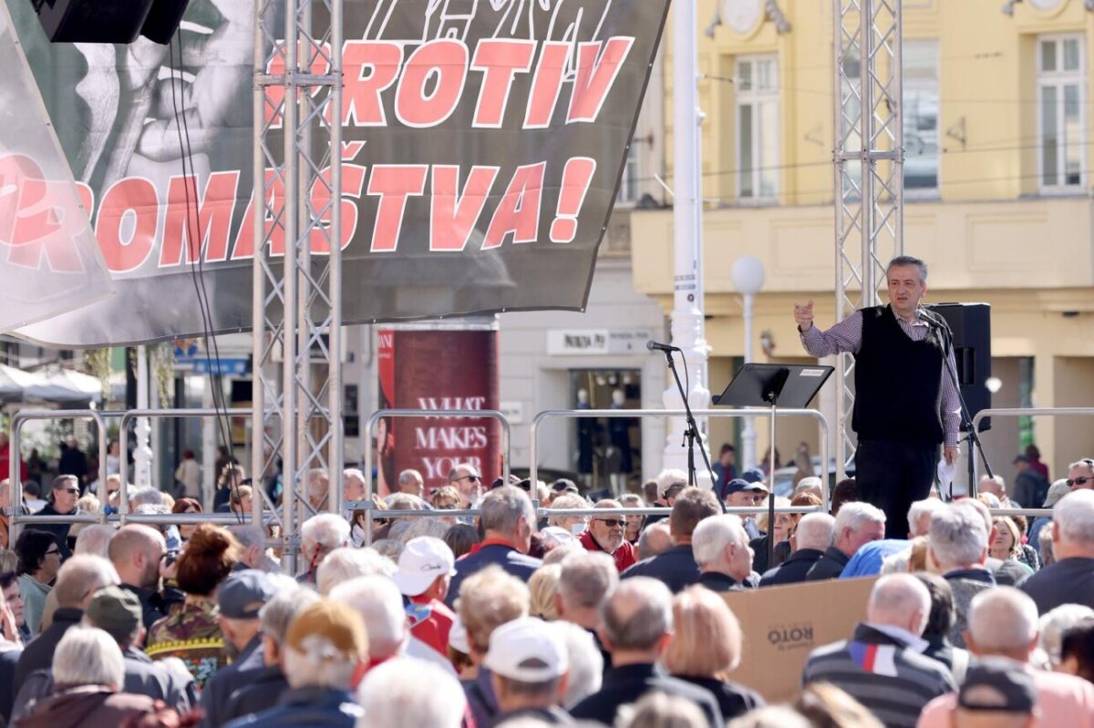 Zagreb: Prosvjed umirovljenika na Trgu bana Jelačića