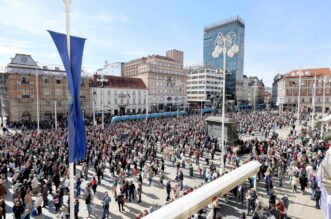 Zagreb: Na Trgu bana Jelacica prosvjedovali umirovljenici