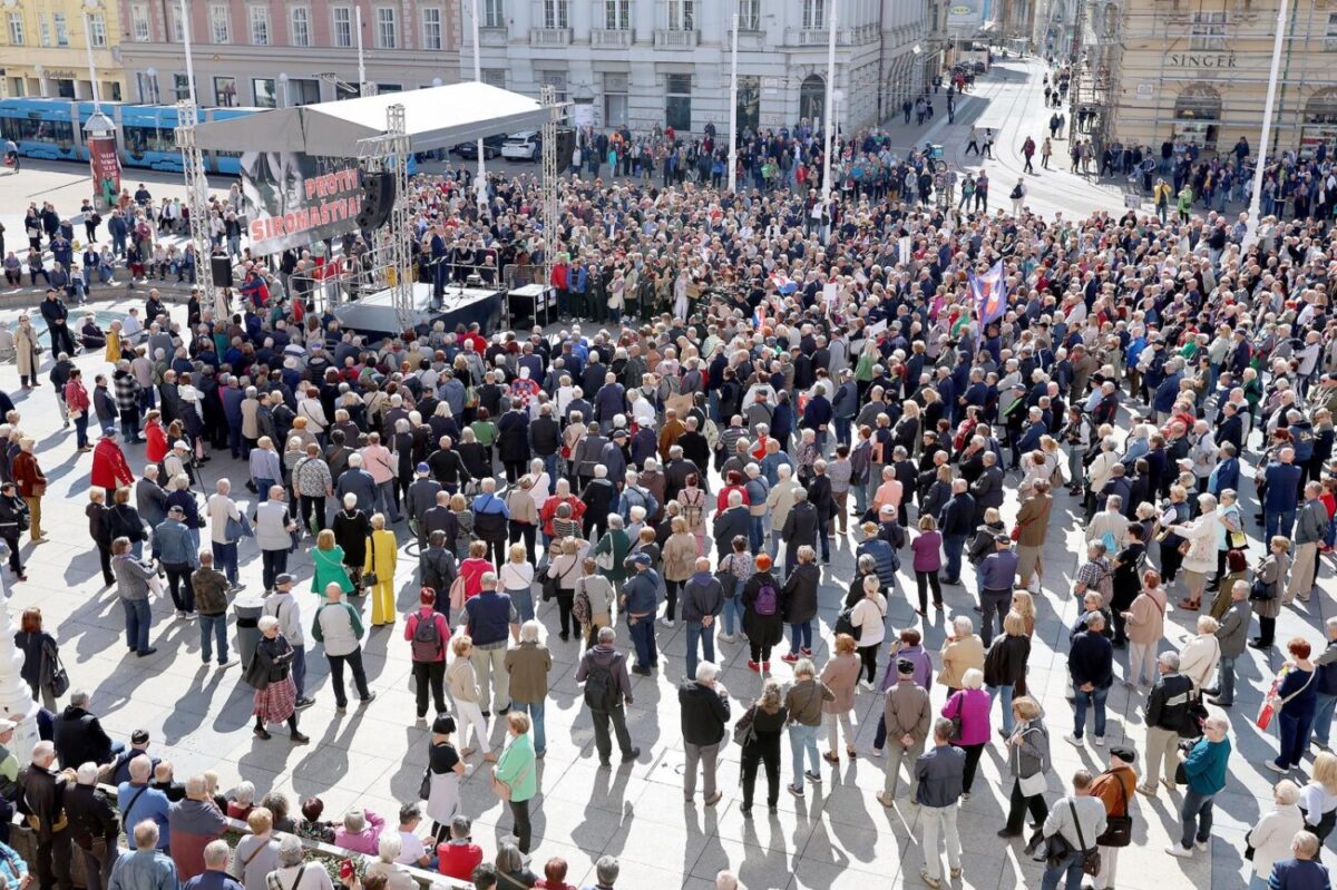 Zagreb: Na Trgu bana Jelacica prosvjedovali umirovljenici