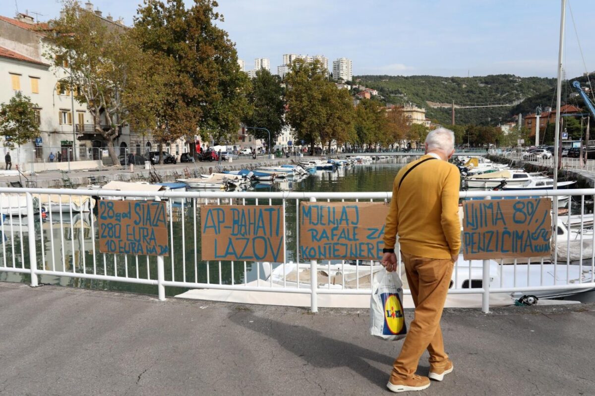 Rijeka: Poruke obješene na mostu na Mrtvom kanalu