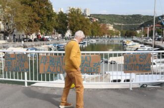 Rijeka: Poruke objeene na mostu na Mrtvom kanalu