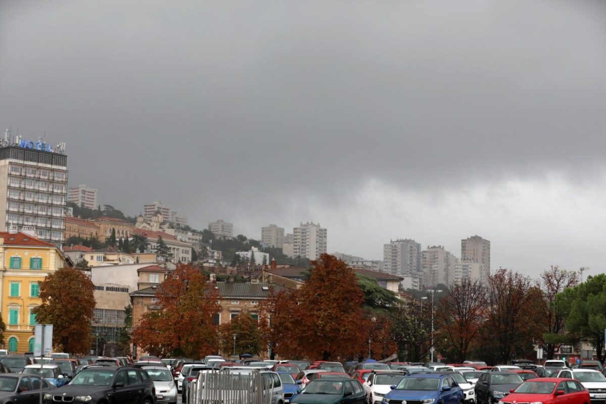 Rijeka: Kišni dan u centru grada