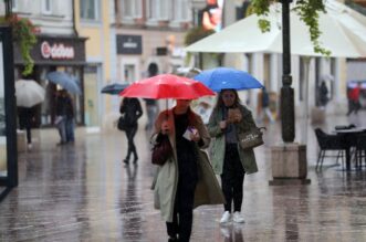 Rijeka: Kišni dan u centru grada