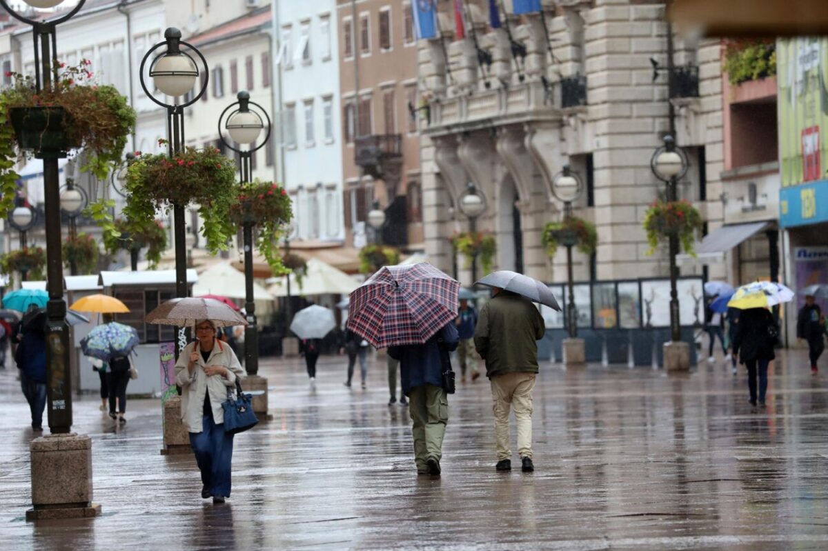 Rijeka: Kišni dan u centru grada