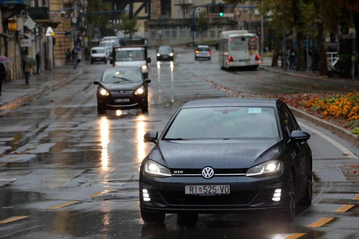 Rijeka: Kišni dan u centru grada