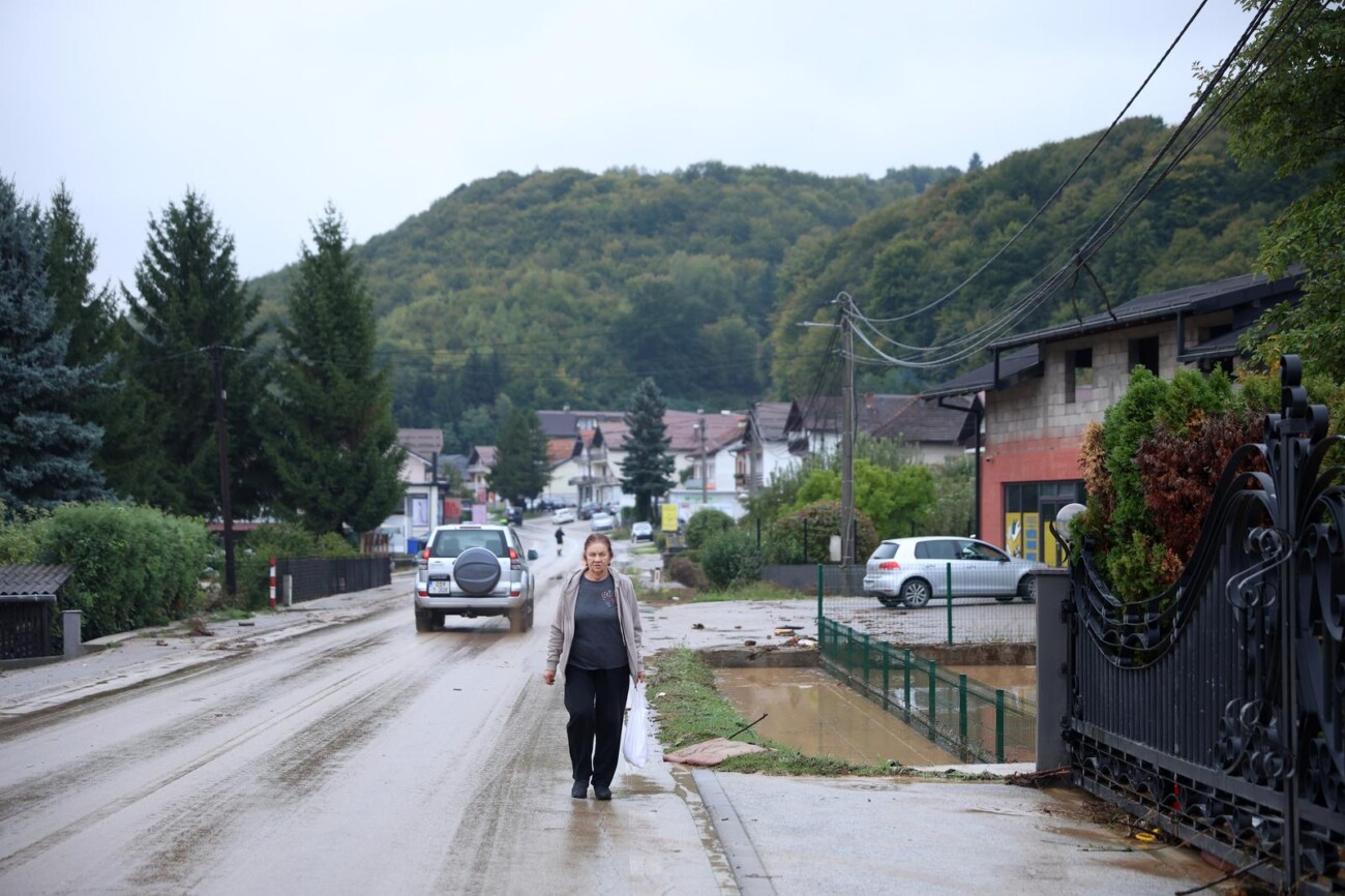 BiH: Zbog obilnih padalina poplavljene su ulice u Kiseljaku